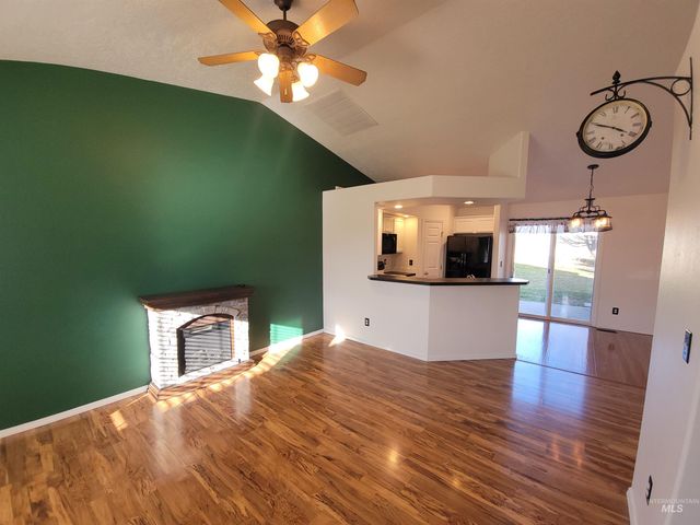 2440 S Royal Meadows Dr., Nampa, ID 83686