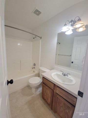 2440 S Royal Meadows Dr., Nampa, ID 83686