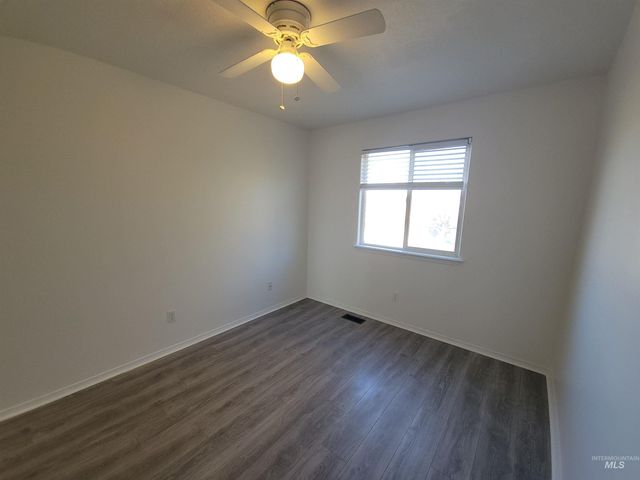 2440 S Royal Meadows Dr., Nampa, ID 83686