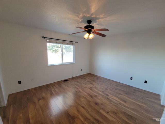 2440 S Royal Meadows Dr., Nampa, ID 83686