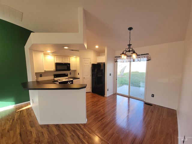 2440 S Royal Meadows Dr., Nampa, ID 83686