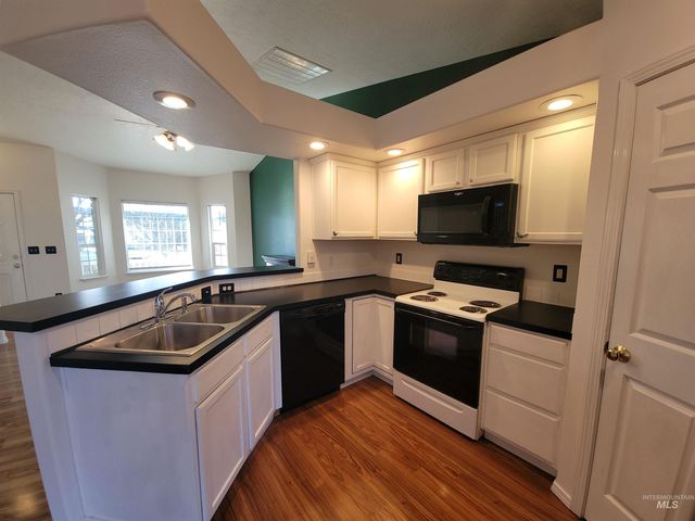 2440 S Royal Meadows Dr., Nampa, ID 83686