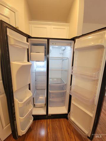 2440 S Royal Meadows Dr., Nampa, ID 83686