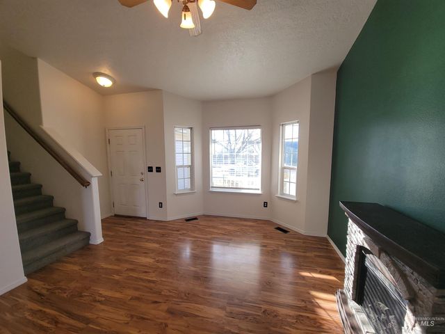 2440 S Royal Meadows Dr., Nampa, ID 83686