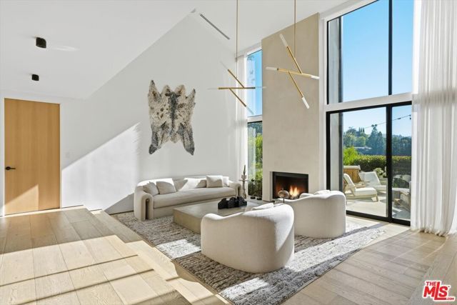 3319 Dona Lola Place, Los Angeles, CA 91604