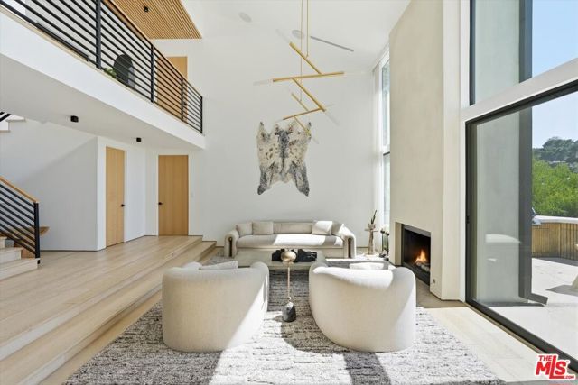 3319 Dona Lola Place, Los Angeles, CA 91604