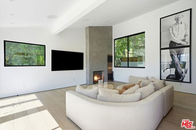 3319 Dona Lola Place, Los Angeles, CA 91604