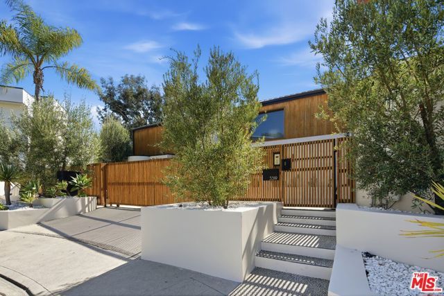 3319 Dona Lola Place, Los Angeles, CA 91604