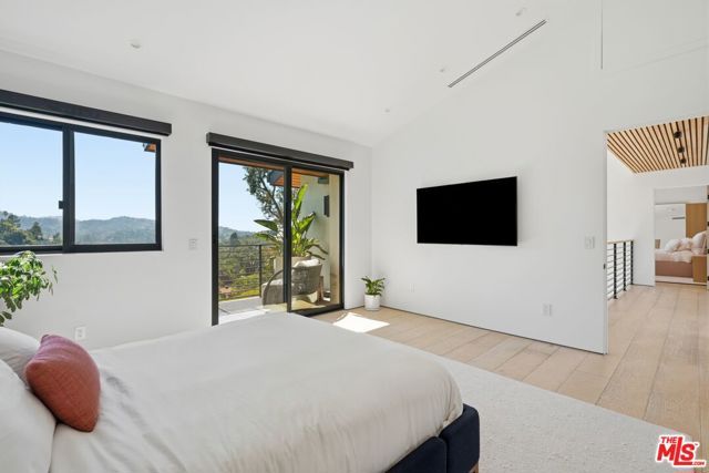 3319 Dona Lola Place, Los Angeles, CA 91604