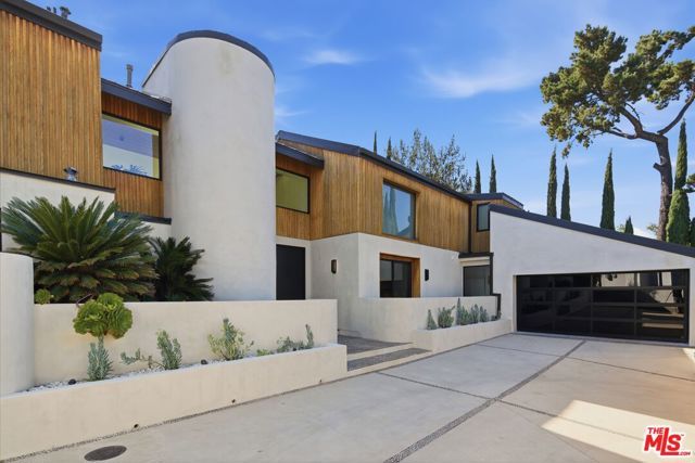 3319 Dona Lola Place, Los Angeles, CA 91604