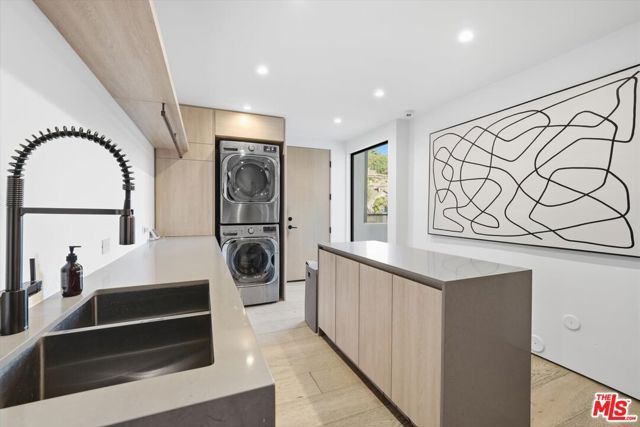 3319 Dona Lola Place, Los Angeles, CA 91604