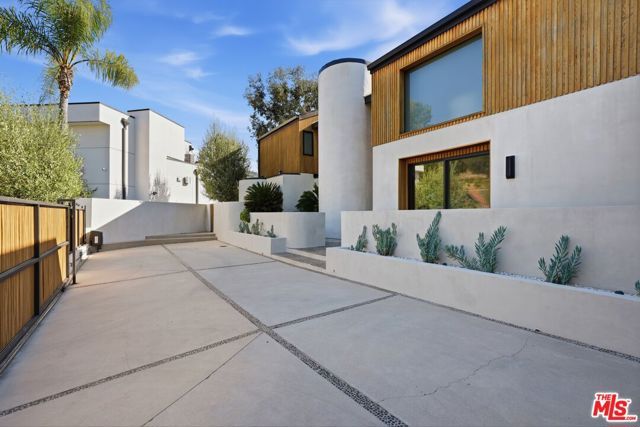 3319 Dona Lola Place, Los Angeles, CA 91604