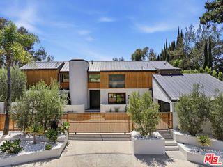 3319 Dona Lola Place, Los Angeles, CA 91604