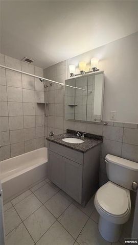 2348 Linwood Avenue 6O, Fort Lee, NJ 07024