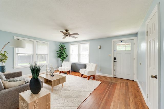 41 Park St, Agawam, MA 01030