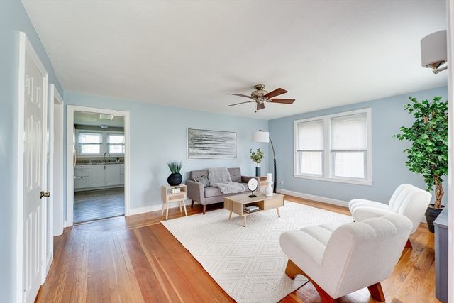 41 Park St, Agawam, MA 01030