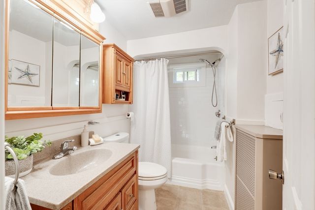 41 Park St, Agawam, MA 01030