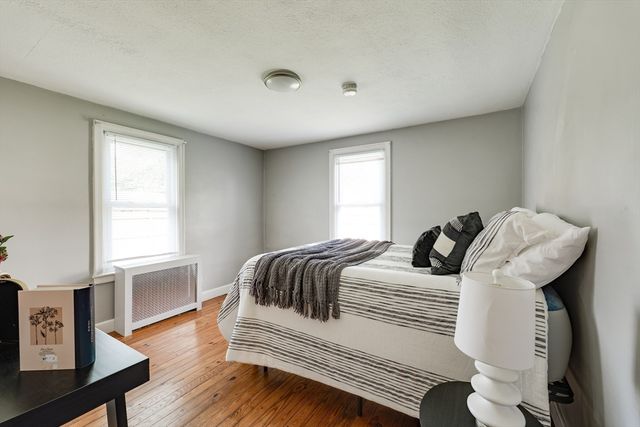 41 Park St, Agawam, MA 01030