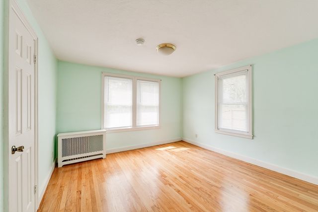 41 Park St, Agawam, MA 01030