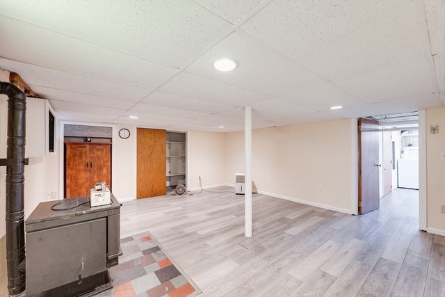 41 Park St, Agawam, MA 01030