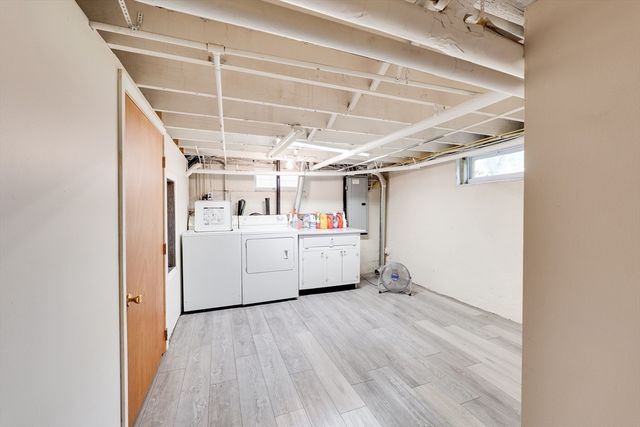41 Park St, Agawam, MA 01030