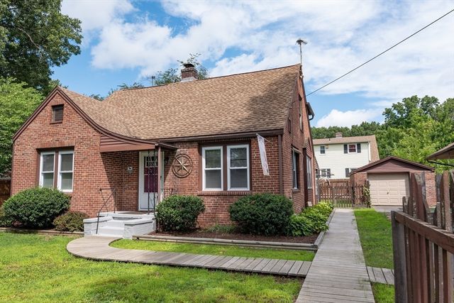 41 Park St, Agawam, MA 01030