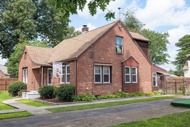 41 Park St, Agawam, MA 01030