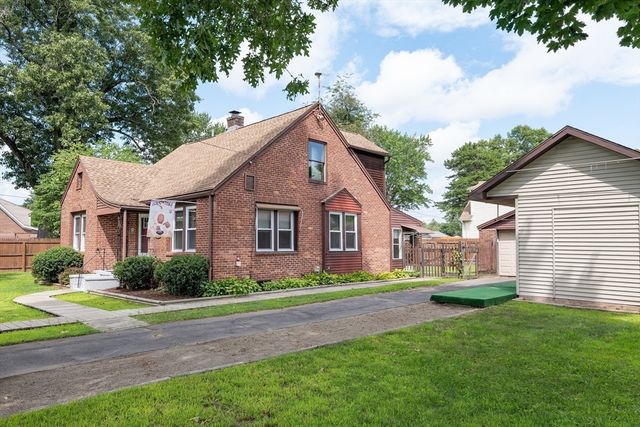 41 Park St, Agawam, MA 01030