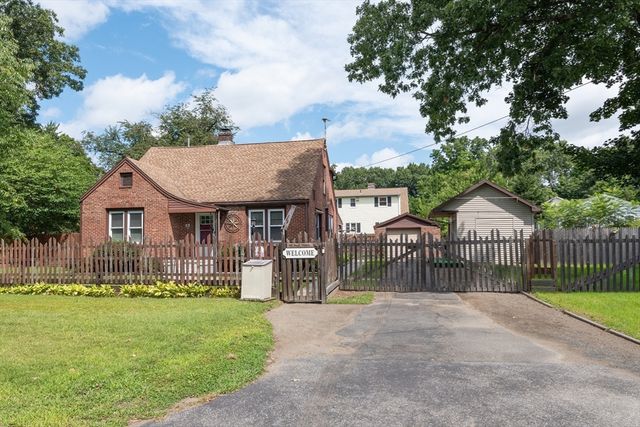 41 Park St, Agawam, MA 01030