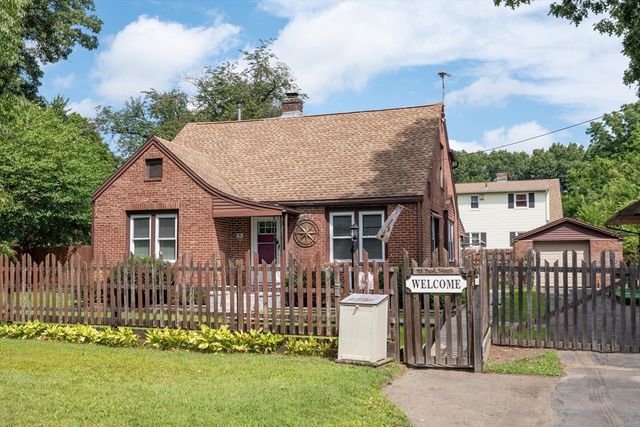 41 Park St, Agawam, MA 01030