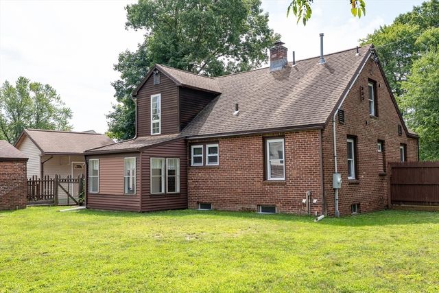 41 Park St, Agawam, MA 01030