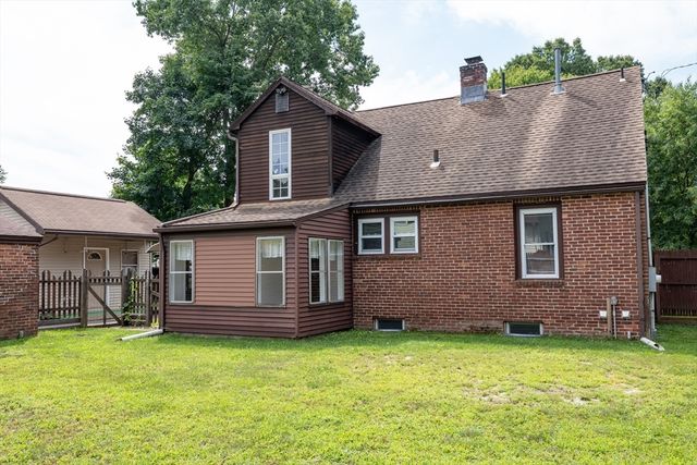 41 Park St, Agawam, MA 01030