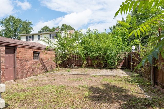 41 Park St, Agawam, MA 01030