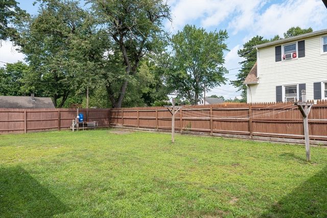 41 Park St, Agawam, MA 01030