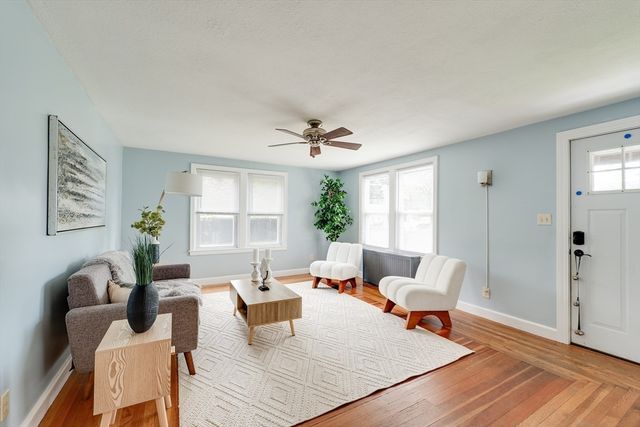 41 Park St, Agawam, MA 01030