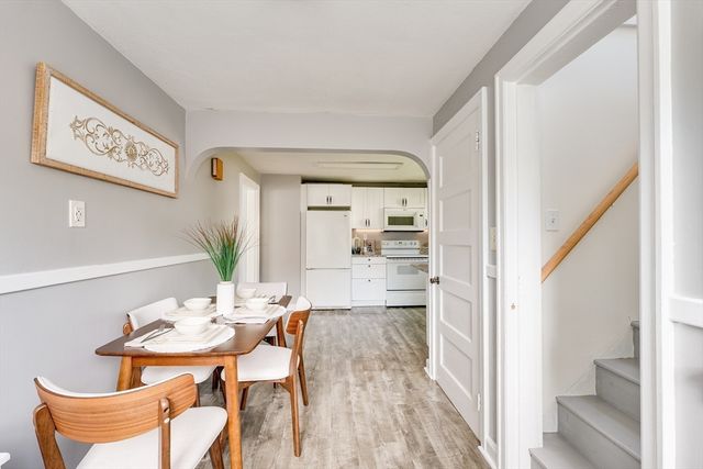 41 Park St, Agawam, MA 01030