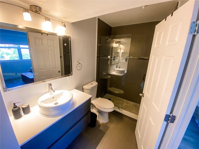 8661 NW 4th Terrace 903, Miami, FL 33126