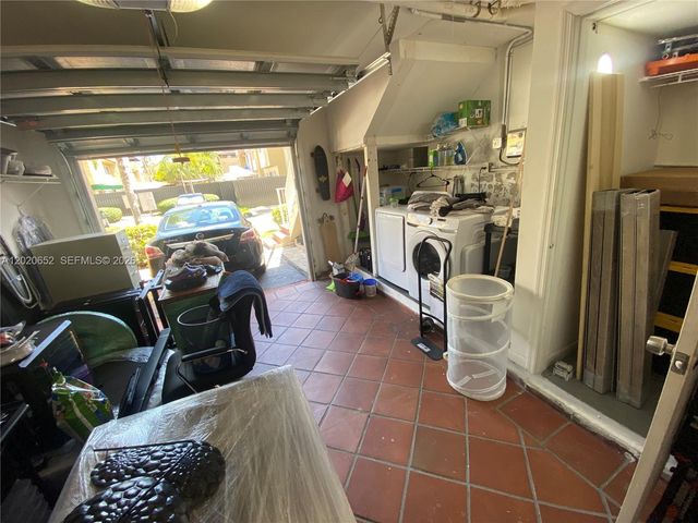8661 NW 4th Terrace 903, Miami, FL 33126