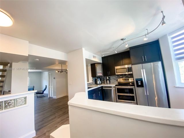 8661 NW 4th Terrace 903, Miami, FL 33126