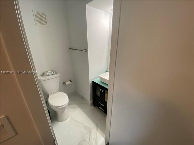 8661 NW 4th Terrace 903, Miami, FL 33126