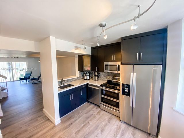 8661 NW 4th Terrace 903, Miami, FL 33126