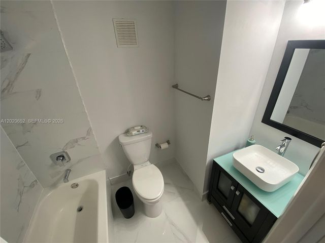 8661 NW 4th Terrace 903, Miami, FL 33126