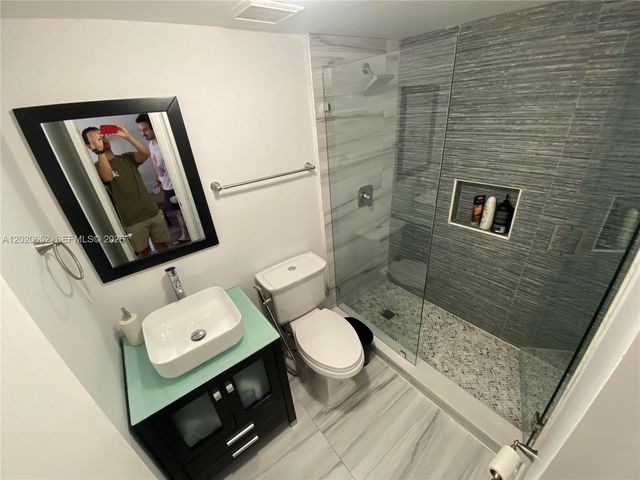 8661 NW 4th Terrace 903, Miami, FL 33126