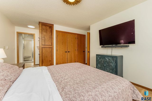 7301 E Palomino Rd Road, Sioux Falls, SD 57110