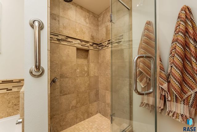 7301 E Palomino Rd Road, Sioux Falls, SD 57110