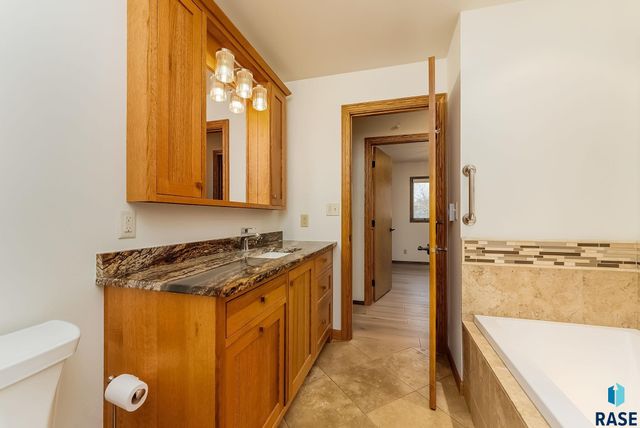 7301 E Palomino Rd Road, Sioux Falls, SD 57110