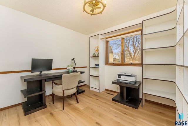 7301 E Palomino Rd Road, Sioux Falls, SD 57110