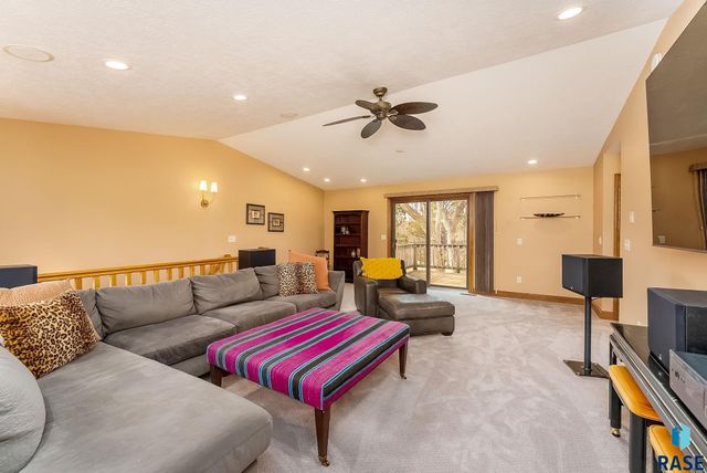 7301 E Palomino Rd Road, Sioux Falls, SD 57110