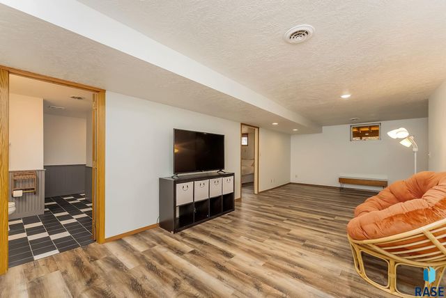 7301 E Palomino Rd Road, Sioux Falls, SD 57110