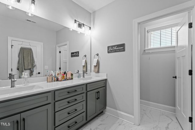 33 Davidson Street, Clayton, NC 27527